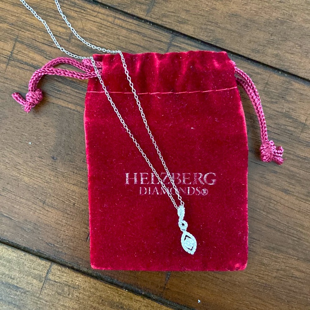 NWOT diamond pendant necklace